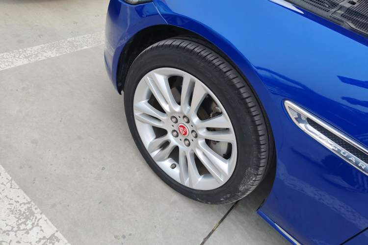Used Jaguar XEL 2019 2.0T 200 PS Deluxe Edition Left Front Wheel Hub