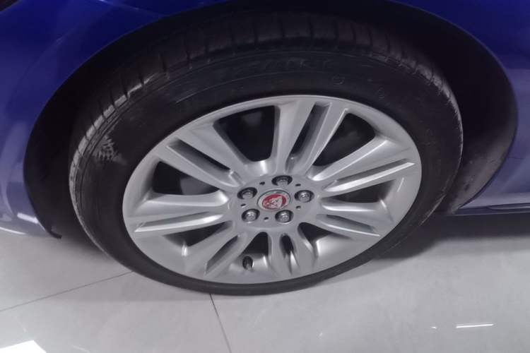 Used Jaguar XEL 2019 2.0T 200 PS Deluxe Edition Left Front Wheel Hub