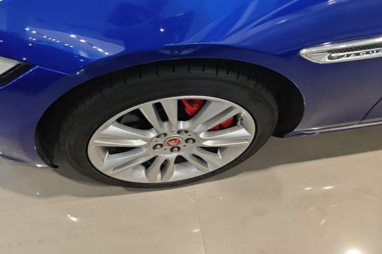 Used Jaguar XEL 2019 2.0T 200 PS Deluxe Edition Left Front Wheel Hub