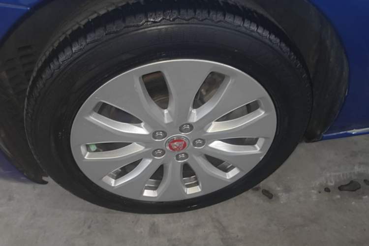 Used Jaguar XEL 2019 2.0T 200 PS Elite Edition Left Front Wheel Hub