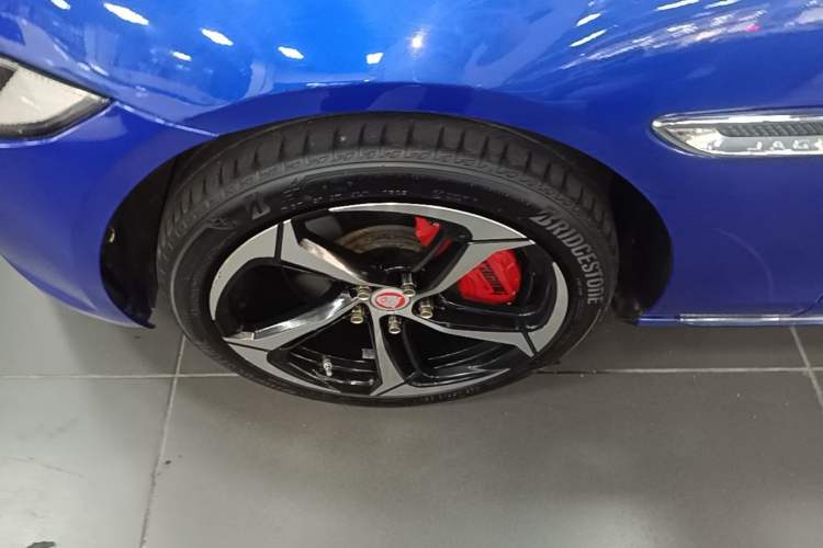 Used Jaguar XEL 2019 2.0T 200 PS Deluxe Edition Left Front Wheel Hub