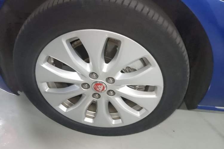 Used Jaguar XEL 2019 2.0T 200 PS Elite Edition Left Front Wheel Hub