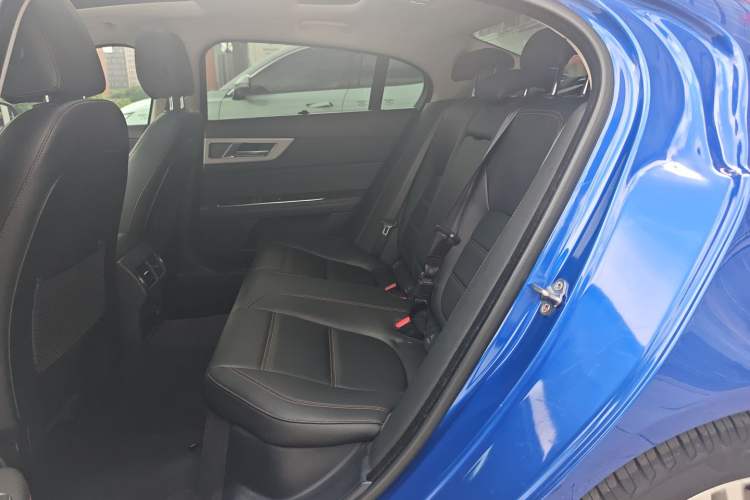 Used Jaguar XEL 2019 2.0T 200 PS Deluxe Edition Left Rear Seat