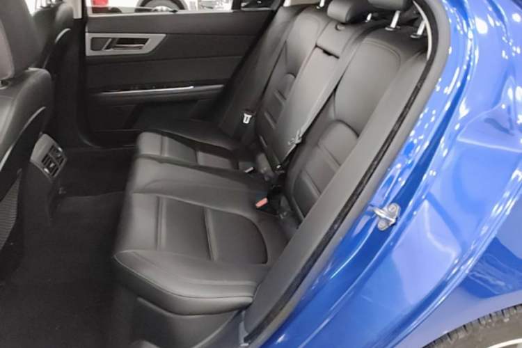 Used Jaguar XEL 2019 2.0T 200 PS Deluxe Edition Left Rear Seat