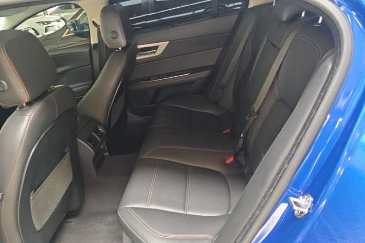 Used Jaguar XEL 2019 2.0T 200 PS Luxury Edition Left Rear Seat