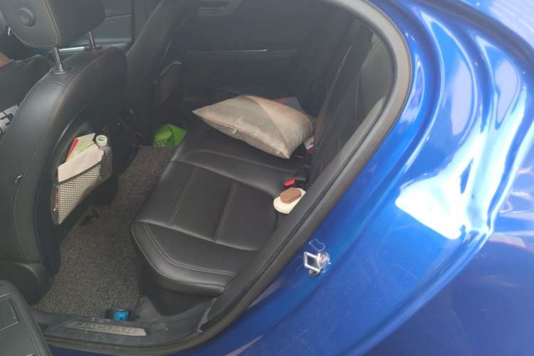 Used Jaguar XEL 2019 2.0T 200 PS Deluxe Edition Left Rear Seat