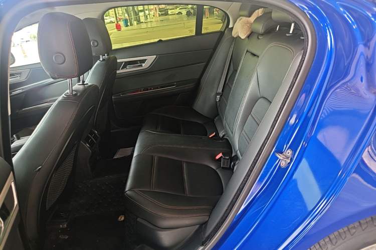 Used Jaguar XEL 2019 2.0T 200 PS Luxury Edition Left Rear Seat