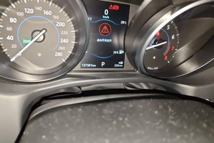 Used Jaguar XEL 2019 2.0T 200 PS Elite Edition Odometer Close Up