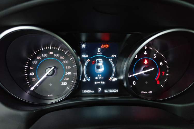Used Jaguar XEL 2019 2.0T 200 PS Luxury Edition Odometer Close Up