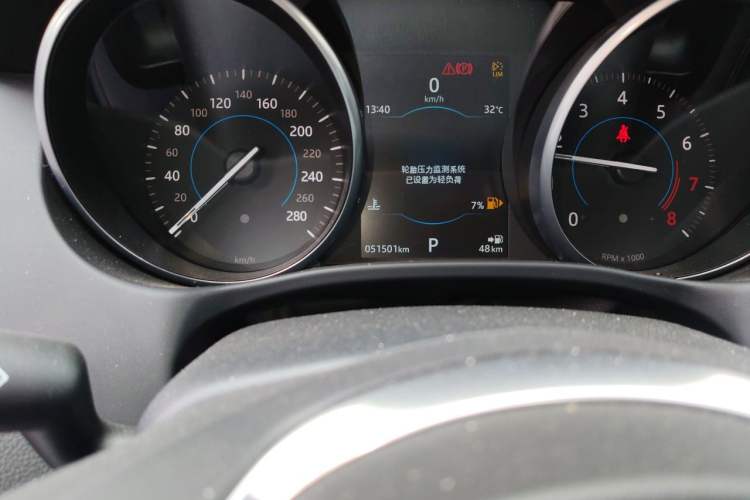 Used Jaguar XEL 2019 2.0T 200 PS Elite Edition Odometer Close Up