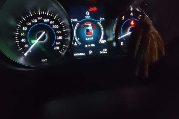 Used Jaguar XEL 2019 2.0T 200 PS Elite Edition Odometer Close Up