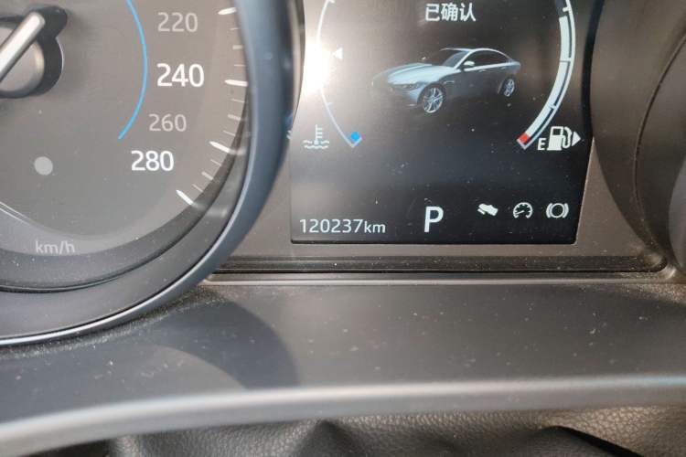 Used Jaguar XEL 2019 2.0T 200 PS Elite Edition Odometer Close Up