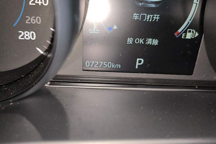 Used Jaguar XEL 2019 2.0T 200 PS Luxury Edition Odometer Close Up