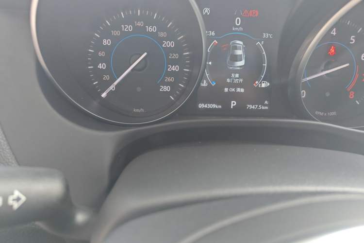 Used Jaguar XEL 2019 2.0T 200 PS Luxury Edition Odometer Close Up