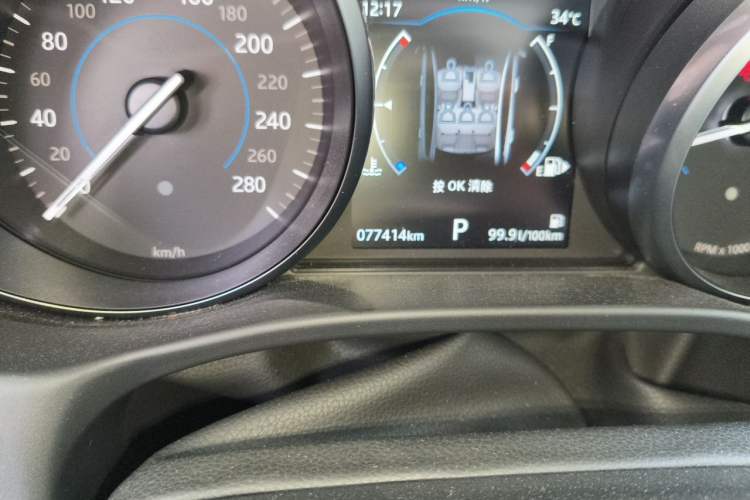 Used Jaguar XEL 2019 2.0T 200 PS Luxury Edition Odometer Close Up
