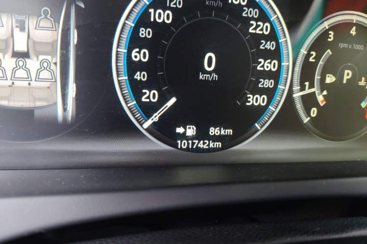 Used Jaguar XEL 2019 2.0T 200 PS Deluxe Edition Odometer Close Up