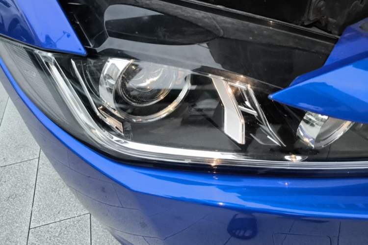 Used Jaguar XEL 2019 2.0T 200 PS Deluxe Edition Right Front Headlight