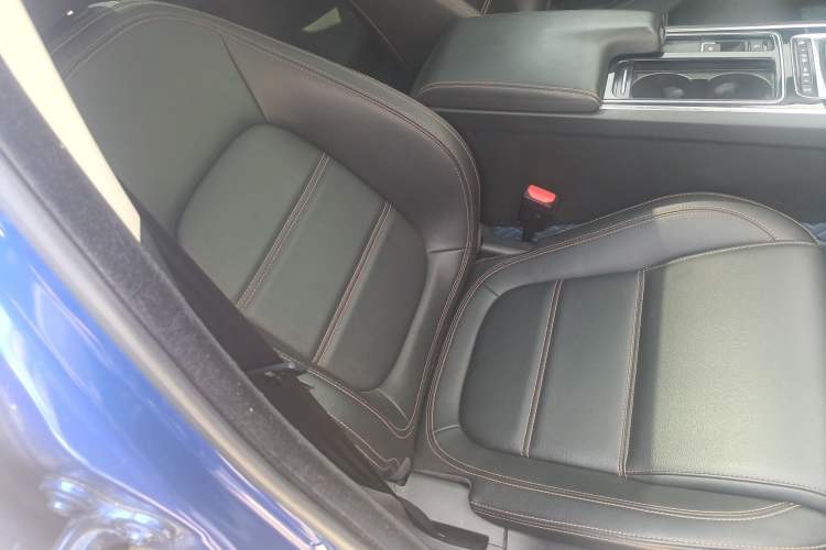 Used Jaguar XEL 2019 2.0T 200 PS Luxury Edition Right Front Seat