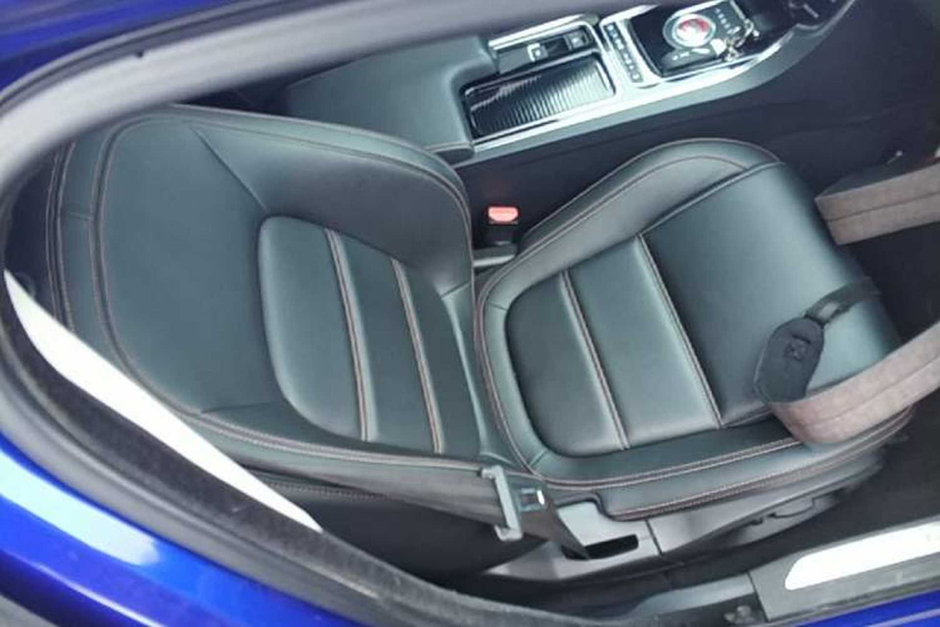 Used Jaguar XEL 2019 2.0T 200 PS Luxury Edition Right Front Seat