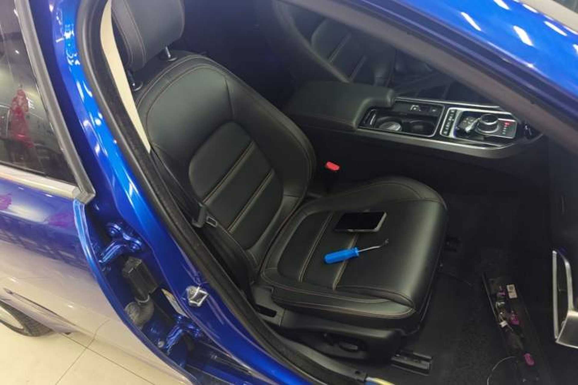 Used Jaguar XEL 2019 2.0T 200 PS Deluxe Edition Right Front Seat