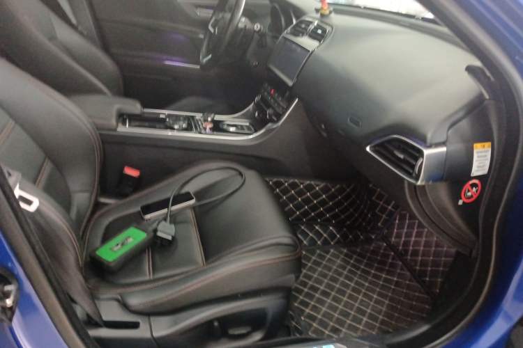 Used Jaguar XEL 2019 2.0T 200 PS Luxury Edition Right Front Seat