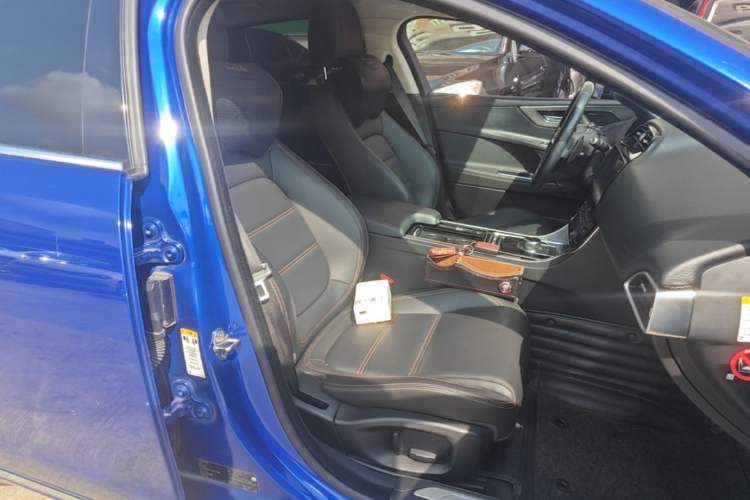 Used Jaguar XEL 2019 2.0T 200 PS Deluxe Edition Right Front Seat