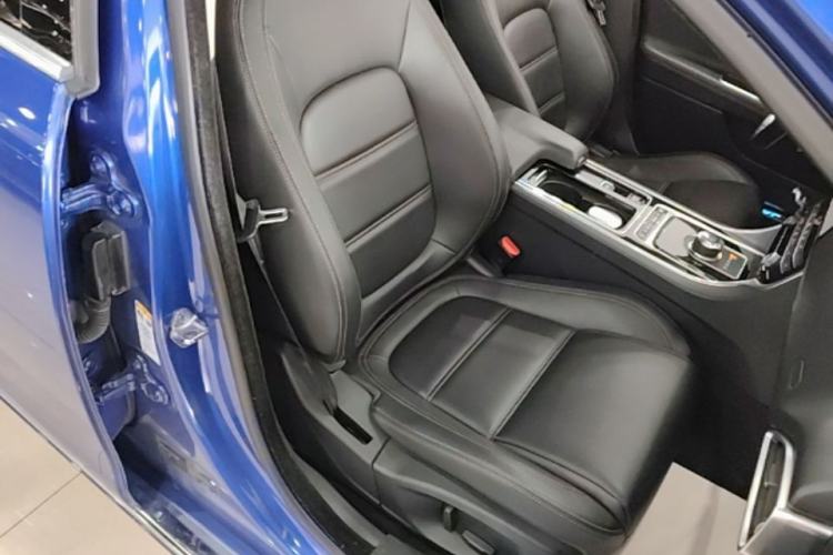 Used Jaguar XEL 2019 2.0T 200 PS Deluxe Edition Right Front Seat