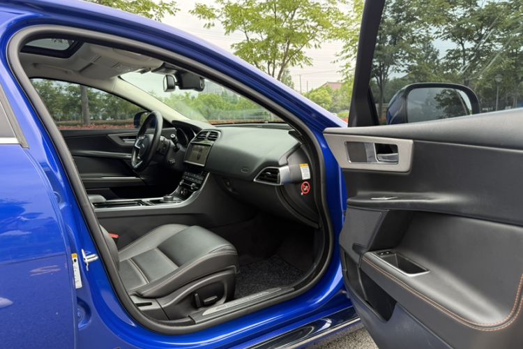 Used Jaguar XEL 2019 2.0T 200 PS Luxury Edition Right Front Seat