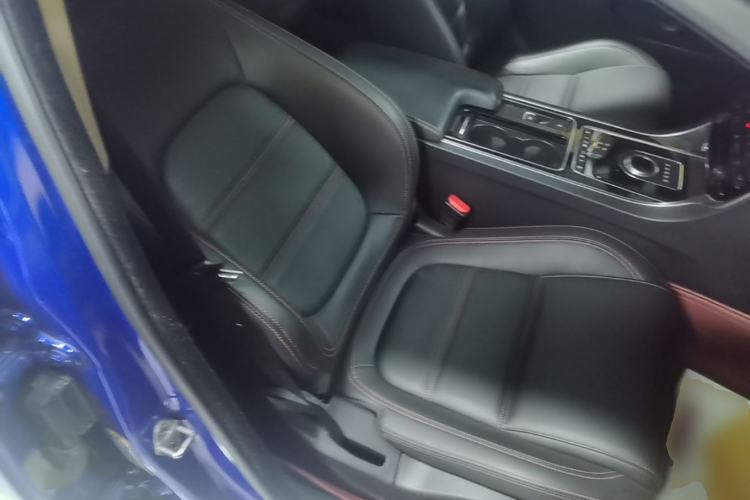 Used Jaguar XEL 2019 2.0T 200 PS Deluxe Edition Right Front Seat
