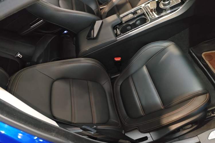 Used Jaguar XEL 2019 2.0T 200 PS Deluxe Edition Right Front Seat