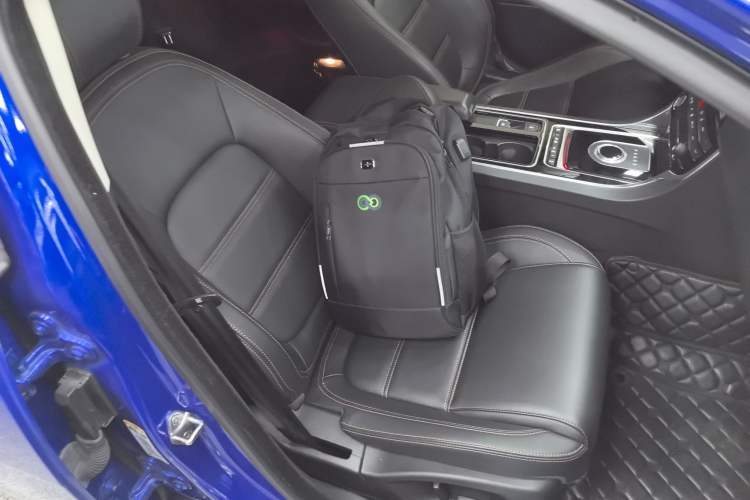 Used Jaguar XEL 2019 2.0T 200 PS Deluxe Edition Right Front Seat