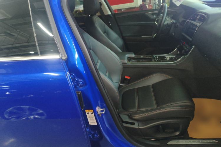 Used Jaguar XEL 2019 2.0T 200 PS Deluxe Edition Right Front Seat