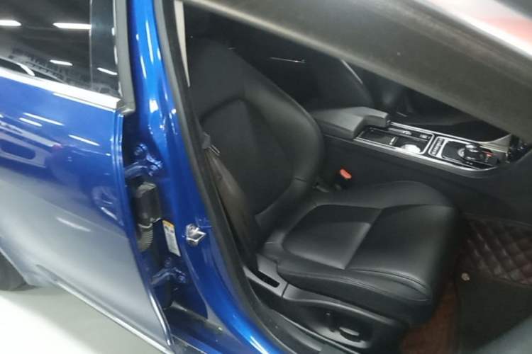 Used Jaguar XEL 2019 2.0T 200 PS Elite Edition Right Front Seat