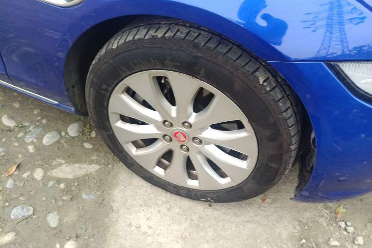 Used Jaguar XEL 2019 2.0T 200 PS Elite Edition Right Front Wheel Hub