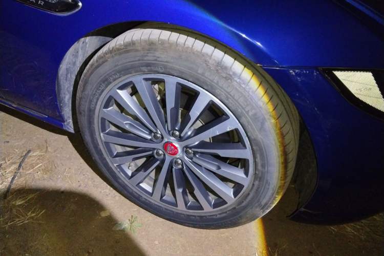Used Jaguar XEL 2019 2.0T 200 PS Luxury Edition Right Front Wheel Hub