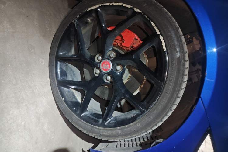 Used Jaguar XEL 2019 2.0T 250 PS Premium Edition Right Front Wheel Hub