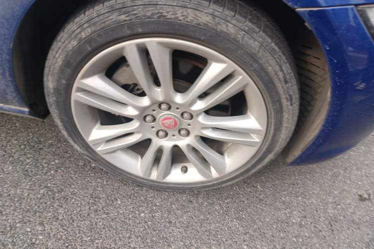 Used Jaguar XEL 2019 2.0T 200 PS Deluxe Edition Right Front Wheel Hub