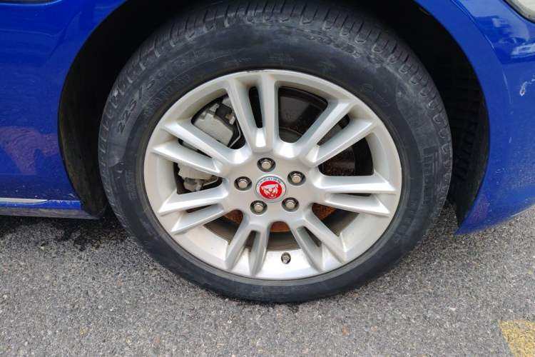 Used Jaguar XEL 2019 2.0T 200 PS Elite Edition Right Front Wheel Hub