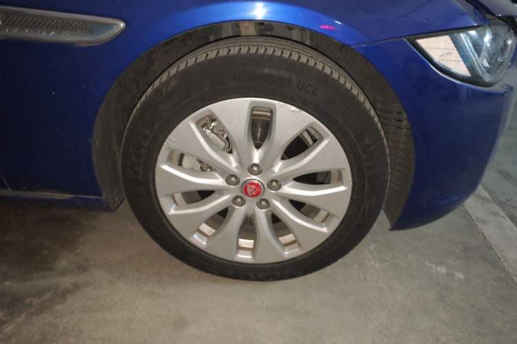 Used Jaguar XEL 2019 2.0T 200 PS Elite Edition Right Front Wheel Hub