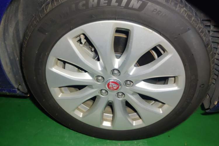 Used Jaguar XEL 2019 2.0T 200 PS Elite Edition Right Front Wheel Hub