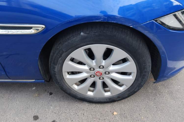 Used Jaguar XEL 2019 2.0T 200 PS Elite Edition Right Front Wheel Hub