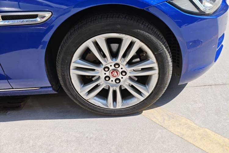 Used Jaguar XEL 2019 2.0T 200 PS Deluxe Edition Right Front Wheel Hub
