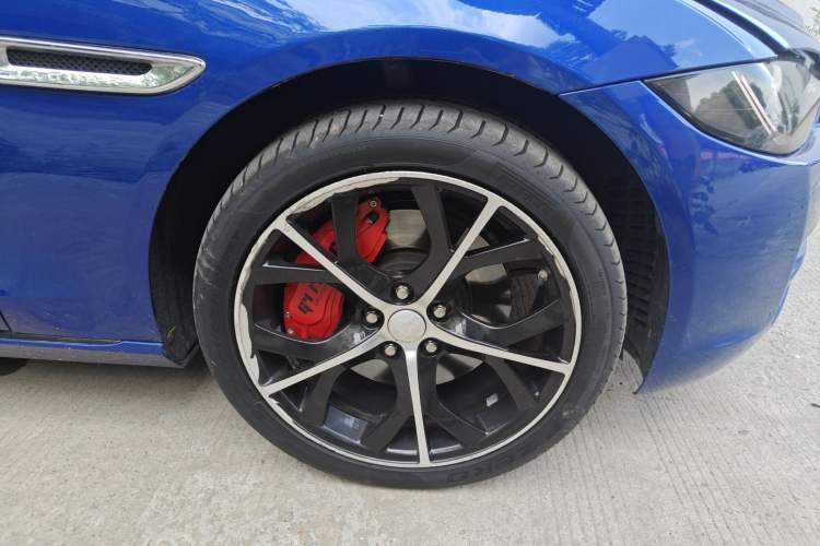 Used Jaguar XEL 2019 2.0T 200 PS Luxury Edition Right Front Wheel Hub