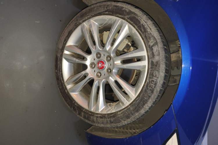 Used Jaguar XEL 2019 2.0T 250 PS Premium Edition Right Front Wheel Hub