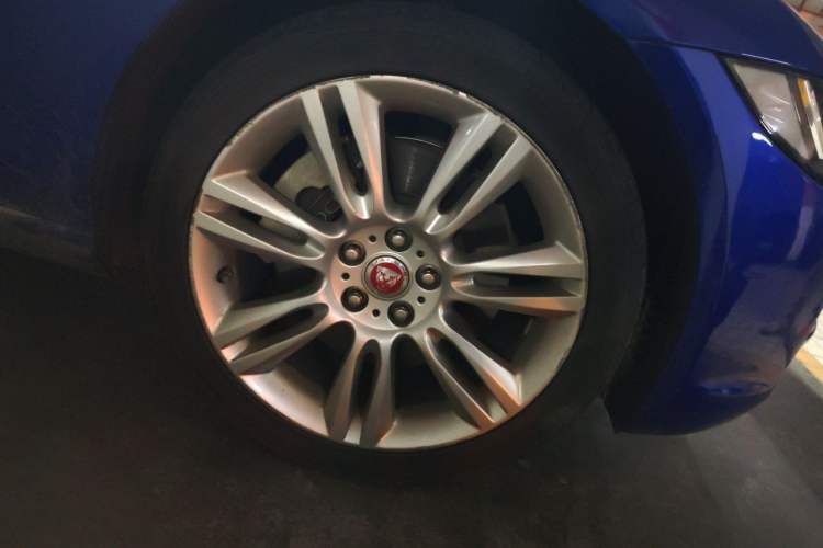 Used Jaguar XEL 2019 2.0T 200 PS Deluxe Edition Right Front Wheel Hub
