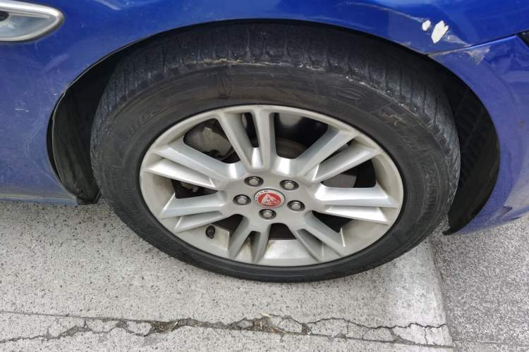 Used Jaguar XEL 2019 2.0T 200 PS Luxury Edition Right Front Wheel Hub