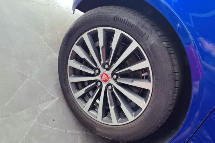 Used Jaguar XEL 2019 2.0T 200 PS Luxury Edition Right Rear Wheel Hub