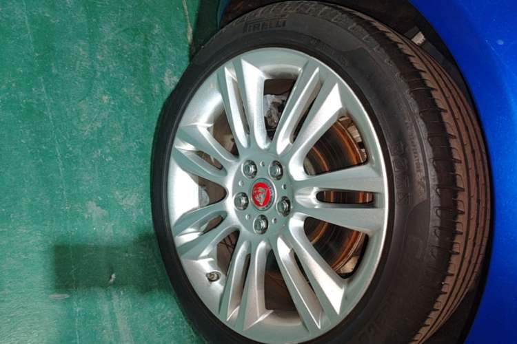 Used Jaguar XEL 2019 2.0T 200 PS Deluxe Edition Right Rear Wheel Hub