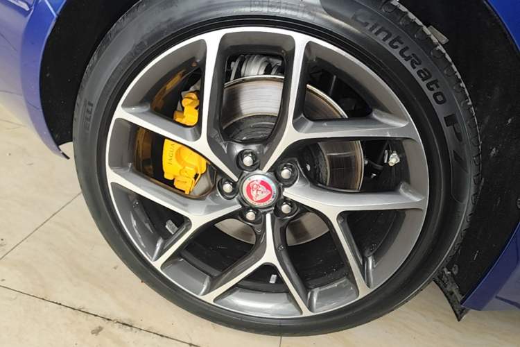 Used Jaguar XEL 2019 2.0T 200 PS Deluxe Edition Right Rear Wheel Hub
