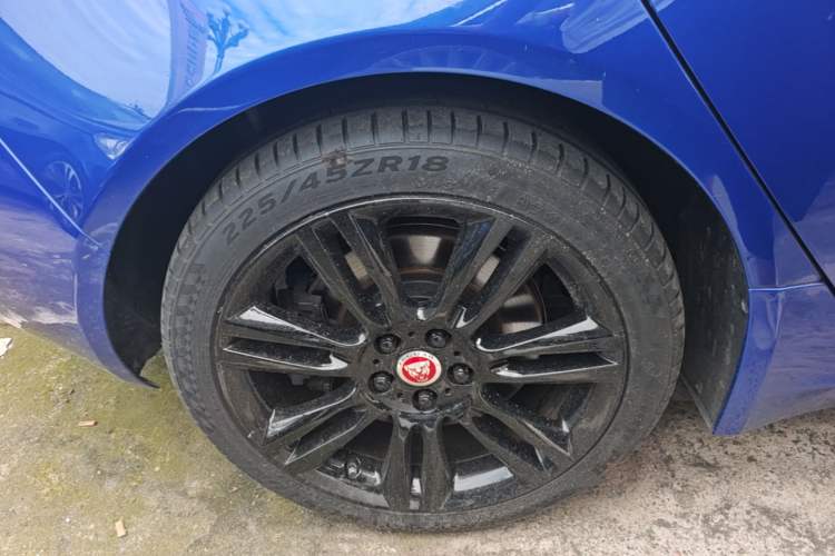 Used Jaguar XEL 2019 2.0T 200 PS Deluxe Edition Right Rear Wheel Hub